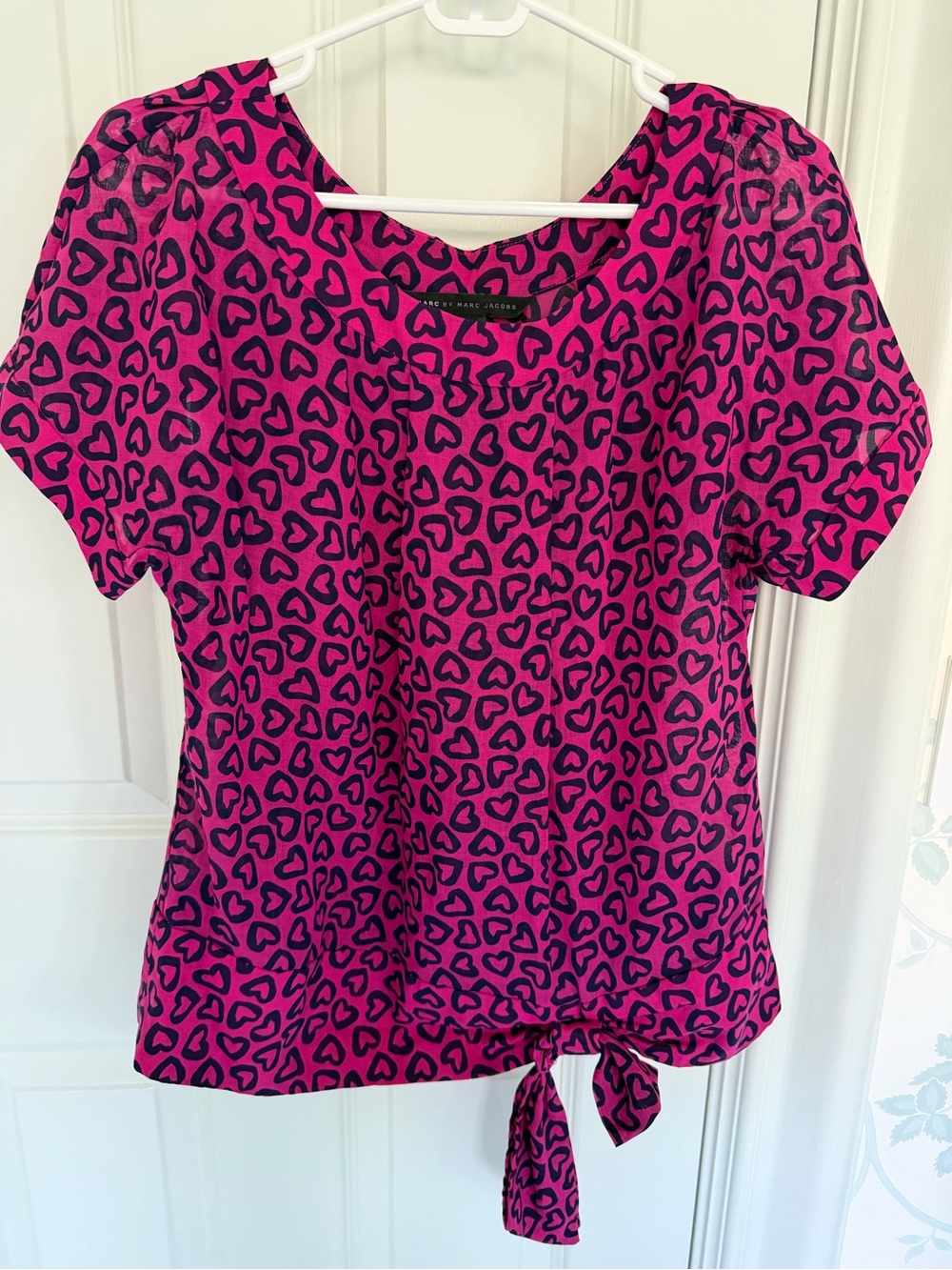 Marc by Marc Jacobs Hot Pink and Navy Heart-Print Tie-Hem Blouse, M